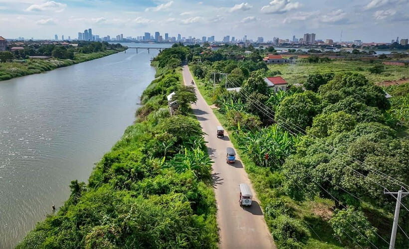 Phnom Penh to Silk Island By Tuk-Tuk with local Expert - The school photo stop: a small pause with big meaning
