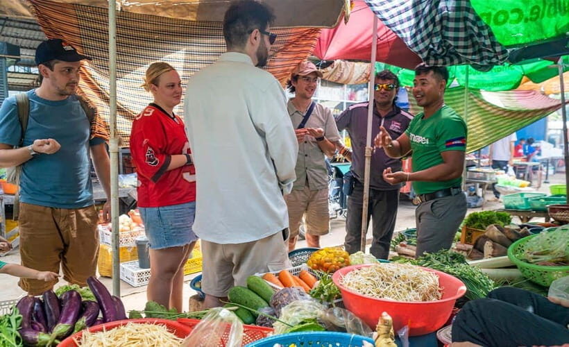 Phnom Penh to Silk Island By Tuk-Tuk with local Expert - Buddhist temple stop: customs you can actually read