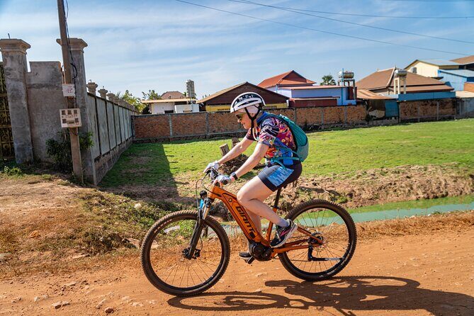 Phnom Penh to Silk Island Sunset Bike Tour/ E-Bike or Tuk Tuk - Bikes, e-bikes, and pace: choosing the right option for your legs