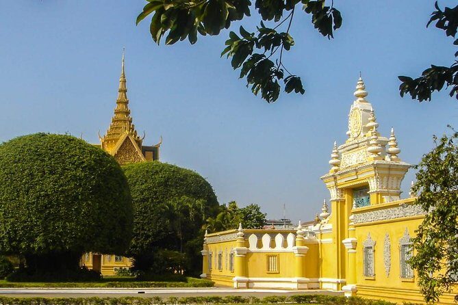 Phnom Penh Tours and Mekong River cruise - Wat Phnom after the heavy stuff: a breather with a view