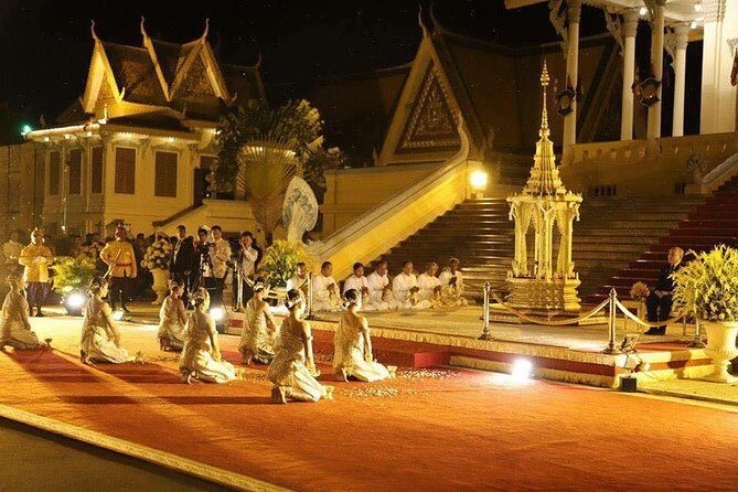 Phnom Penh Vital Discovery-Full Day Tour (Including all services) - Royal Palace and Silver Pagoda: palace architecture plus temple calm