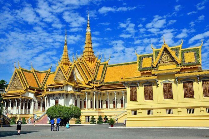 Phnom Penh Vital Discovery-Full Day Tour (Including all services) - Wat Phnom: starting with the city’s one hill