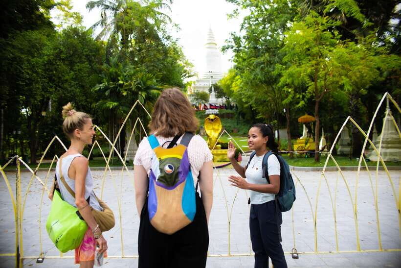 Phnom Penh: Walking Highlight City Tour - Royal Palace Park stop: landmark, but with story attached