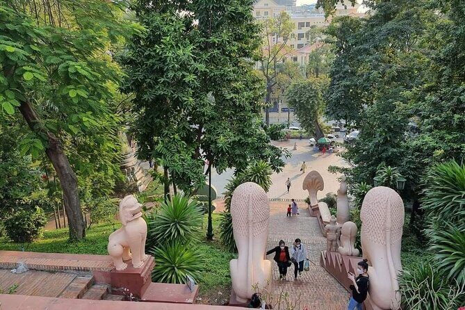 Phnompenh a full day tour excursive with guide and driver - How this private Phnom Penh route saves your time (and stress)