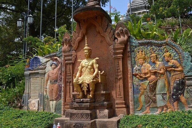 Phnompenh a full day tour excursive with guide and driver - Royal Palace and Silver Pagoda: the official start