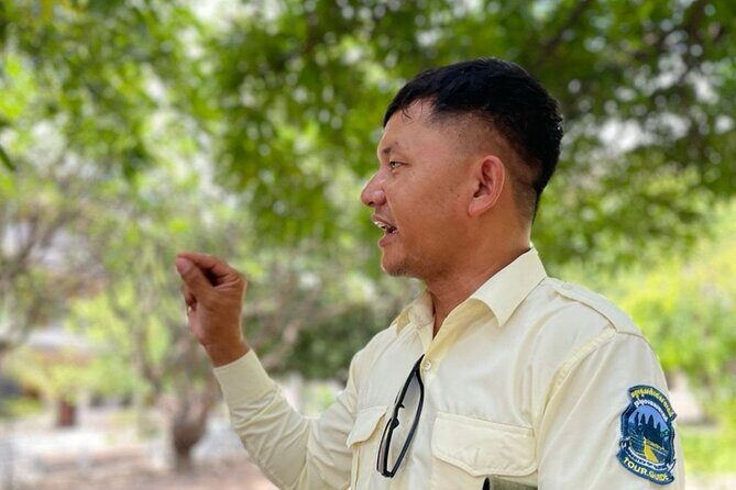 Private Phnom Penh Tour: Royal Palace & Killing Fields - Wat Phnom: the city’s origin legend, told at ground level