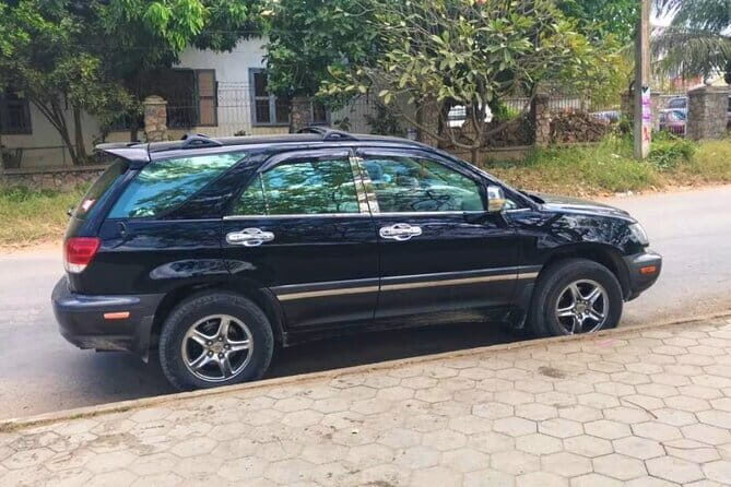 Private Transfer From or to Phnom Penh <=> Sihanoukville - Drivers and service level: friendly, discreet, and helpful with luggage