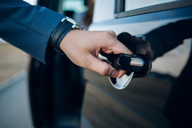 PrivateTransfer: PhnomPenh Airport(PNH/KTI) to Hotel in PhnomPenh - Your first day in Phnom Penh after the drop-off