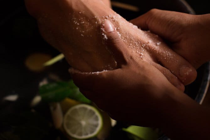 Relaxation Spa Package in Phnom Penh - Facial massage and facial scrub: finish with focused care