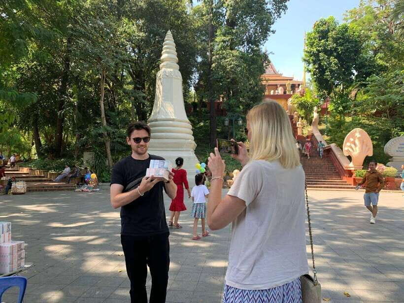 Royal Palace, National Museum & Wat Phnom with Private tour - FAQ