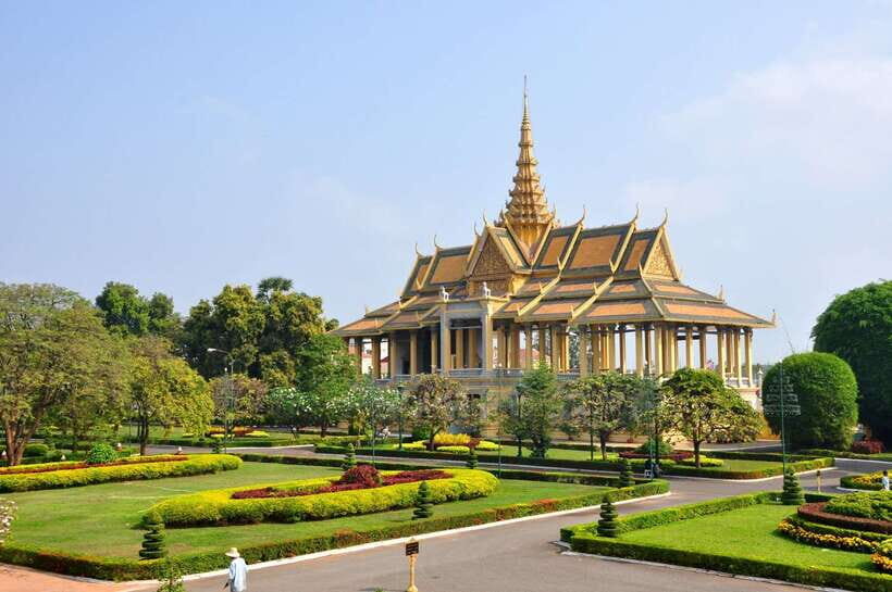 Royal Palace, National Museum & Wat Phnom with Private tour - Royal Palace and Silver Pagoda: the diamond-studded gold Buddha