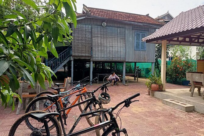 Silk Island at Twilight Cycle Encounter - Silk weaving workshop: meeting the artisan and learning the process