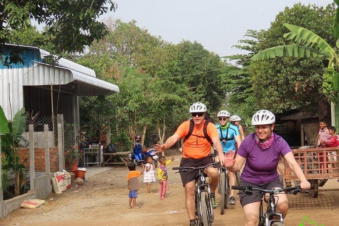 Silk Island Cycling Adventure & lunch with locals - Stop 2: Koh Dach—Ferry Ride to Island Roads