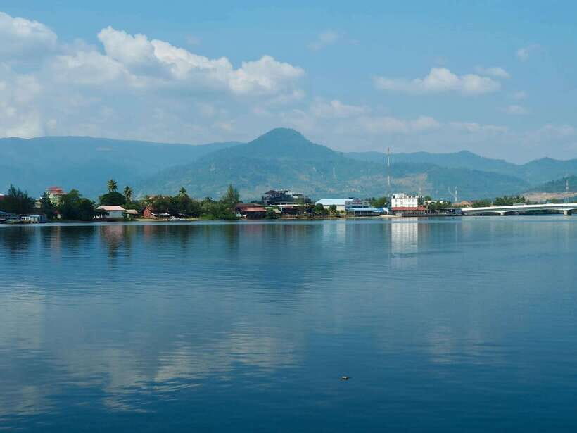 Small Group: One Day Phnom Penh to Kampot, Kep include lunch - Kampot First: Market Streets, Colonial Shop Houses, and Chinese Life
