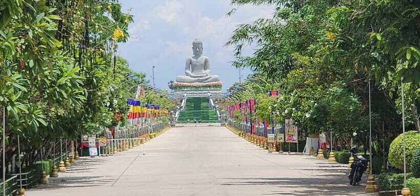 Tuk-Tuk Tour to Silk Island & Udong Mountain - Crossing Tonle Sap and the Mekong ferry: movement that breaks the monotony