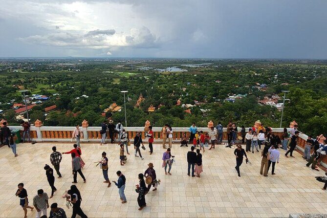 Visit Phnom Udong and Silk Island by Khmer Traditional Tuk-Tuk - Lunch on Silk Island: plan the timing and enjoy the view